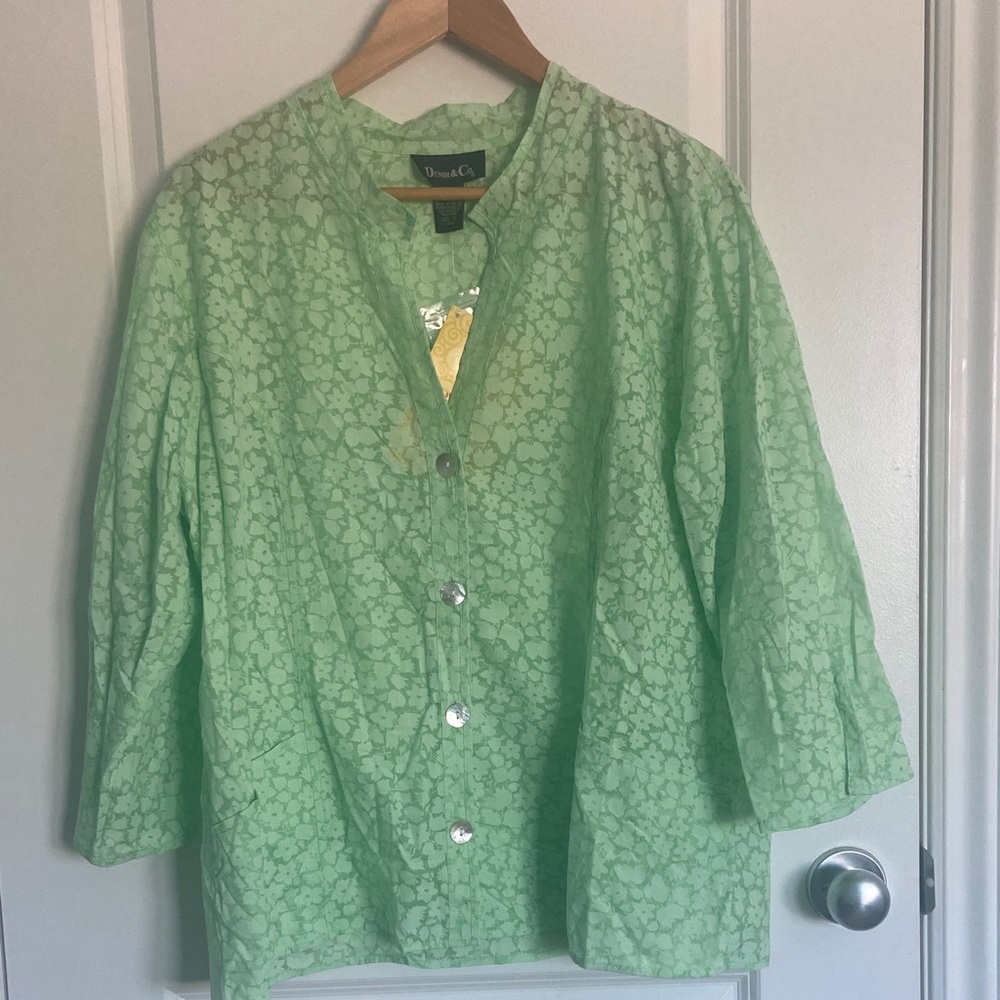 NWT Denim & Co Light Green Floral Blouse with 3/4 Sleeves
